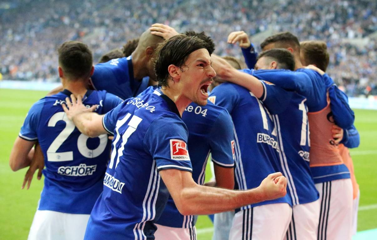 沙尔克客场不敌对手,遭遇失利,势不可挡 沙尔克客场不敌对手,遭遇失利,势不可挡