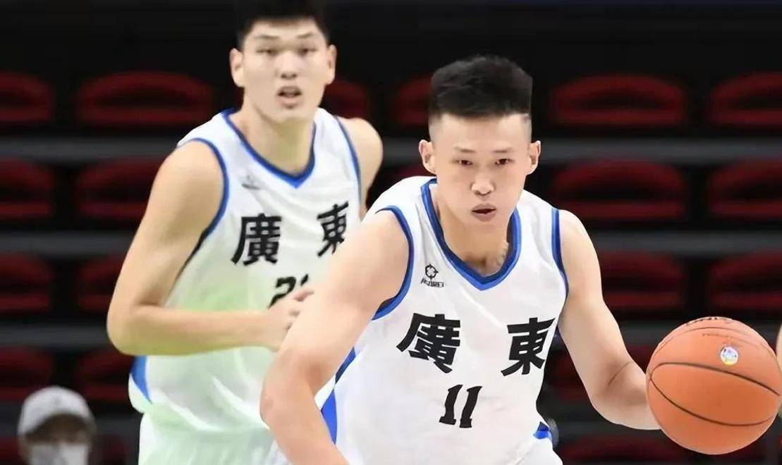 广东男篮卫冕冠军,继续屹立巅峰,引发热议 广东男篮卫冕冠军,继续屹立巅峰,引发热议