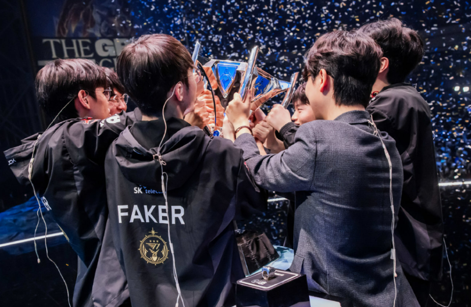 WBG血洗CLG，Faker完成史诗逆转强强对话成都决赛之夜，技惊四座
